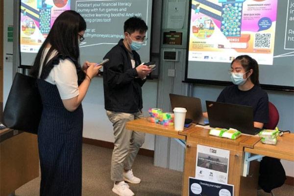 Students registering to receive welfare pack