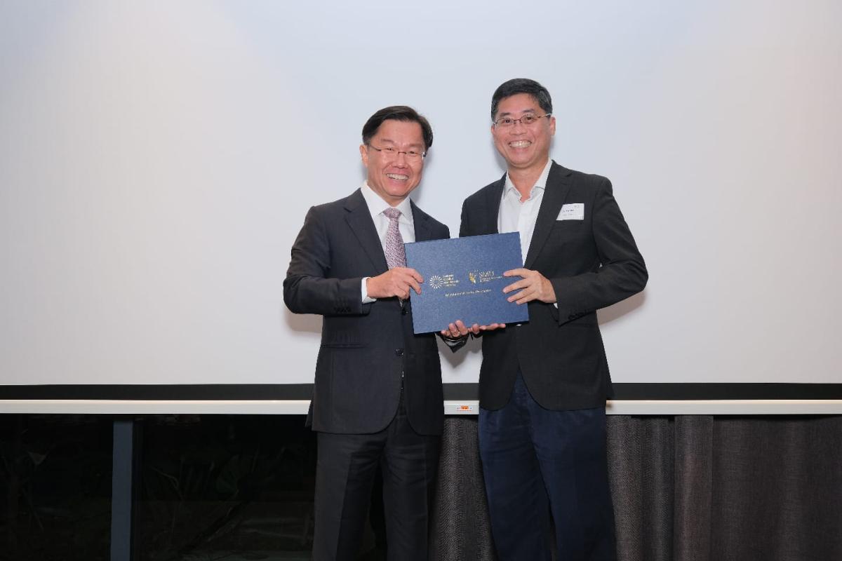 Mr Leong Sing Chiong, Deputy Managing Director, MAS, on the left, with Mr John Ho (Global Head of Legal, Financial Markets for Standard Chartered Bank), a graduate of the AFLP